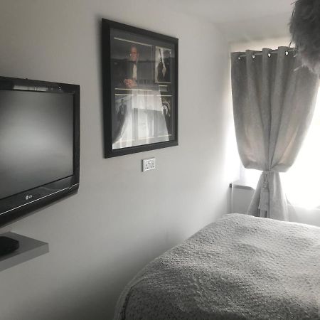 Castle Donington Apartment Exterior photo